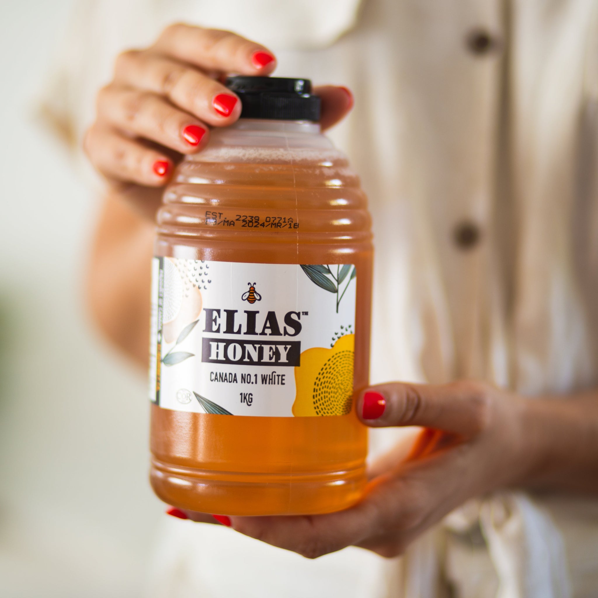 One Elias Honey 1KG Bottle hold
